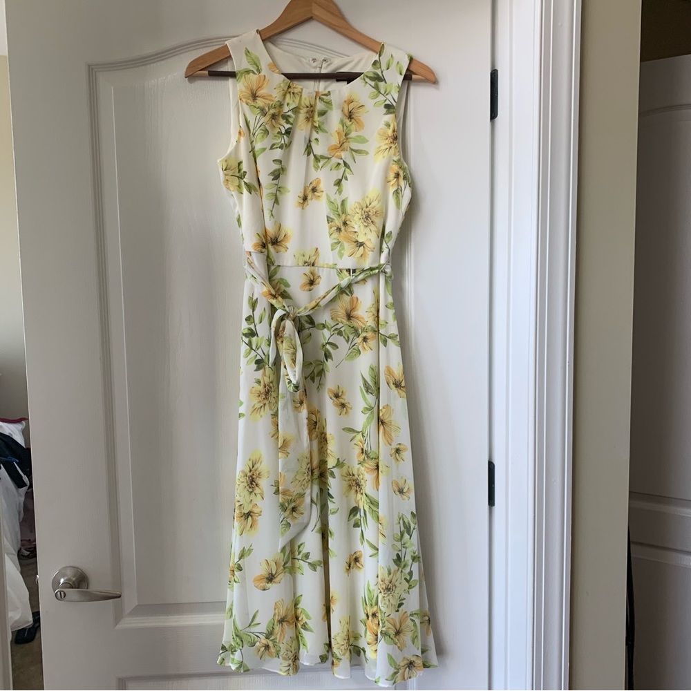 NWT Yellow Floral Sleeveless Dress Size 6